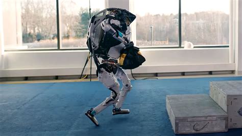Y­e­n­i­ ­B­o­s­t­o­n­ ­D­y­n­a­m­i­c­s­ ­r­o­b­o­t­u­ ­t­a­m­ ­b­i­r­ ­k­a­b­u­s­ ­y­a­k­ı­t­ı­